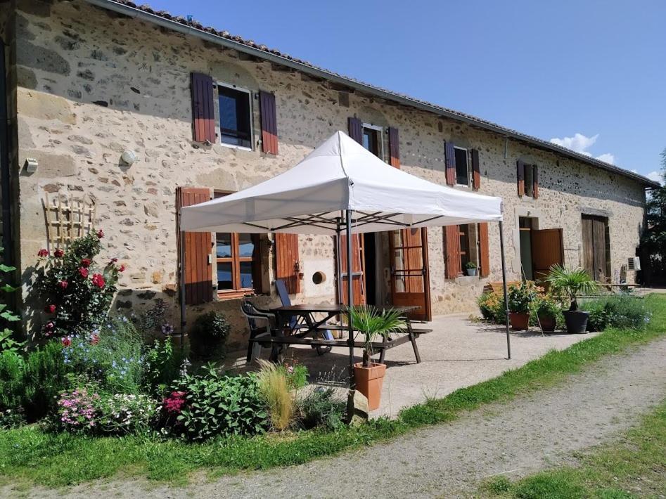 La Tribu De Lavaud Bed & Breakfast Saint-Quentin-sur-Charente Bagian luar foto
